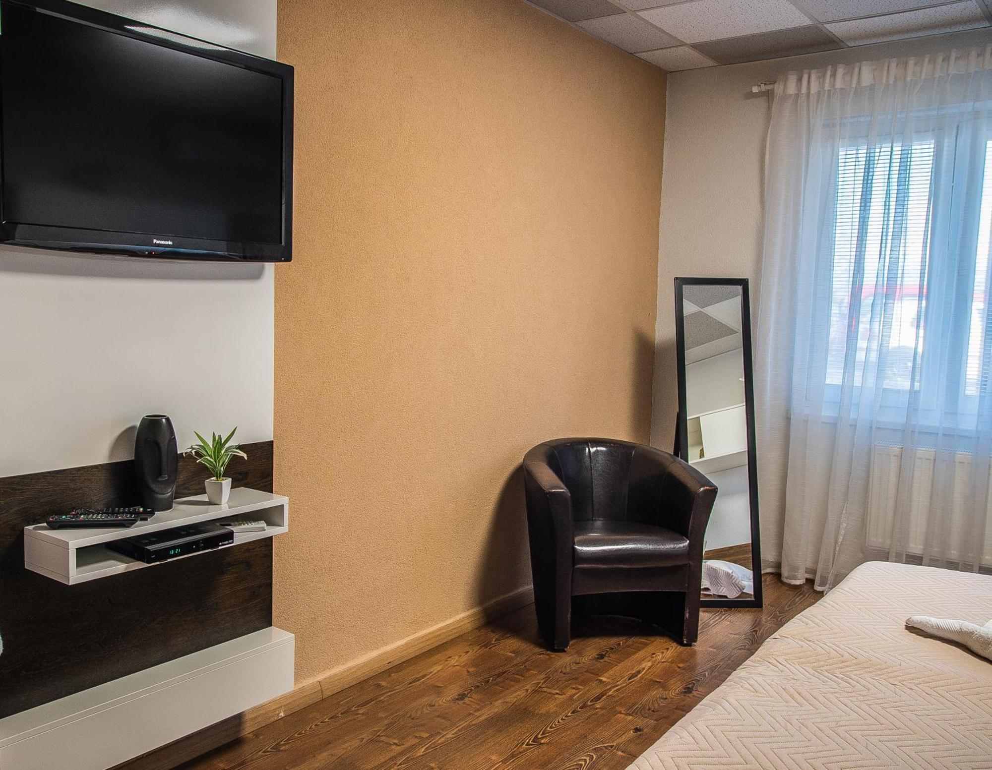 Aerocafe Hotell Partizánske Eksteriør bilde