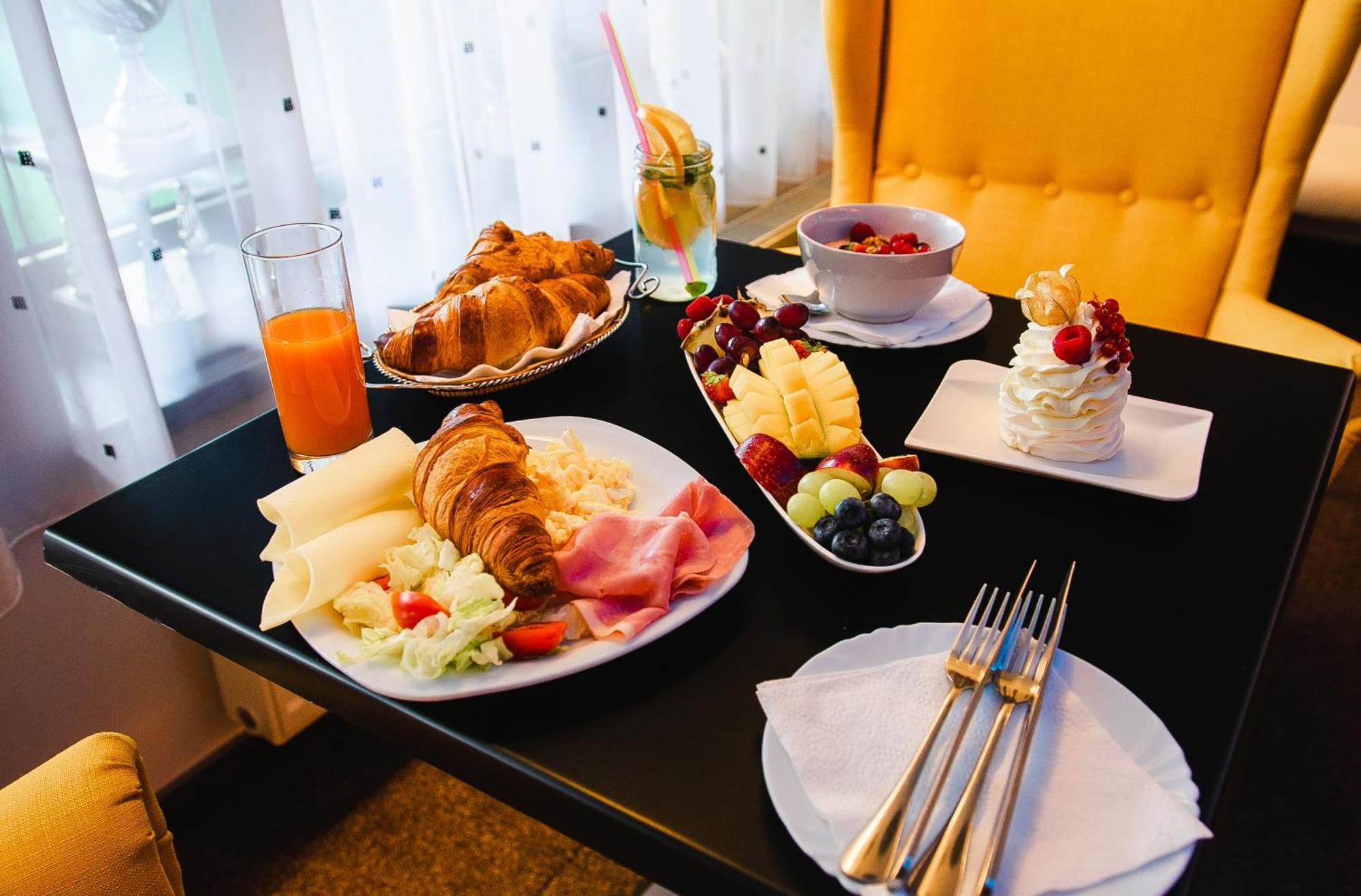 Aerocafe Hotell Partizánske Eksteriør bilde