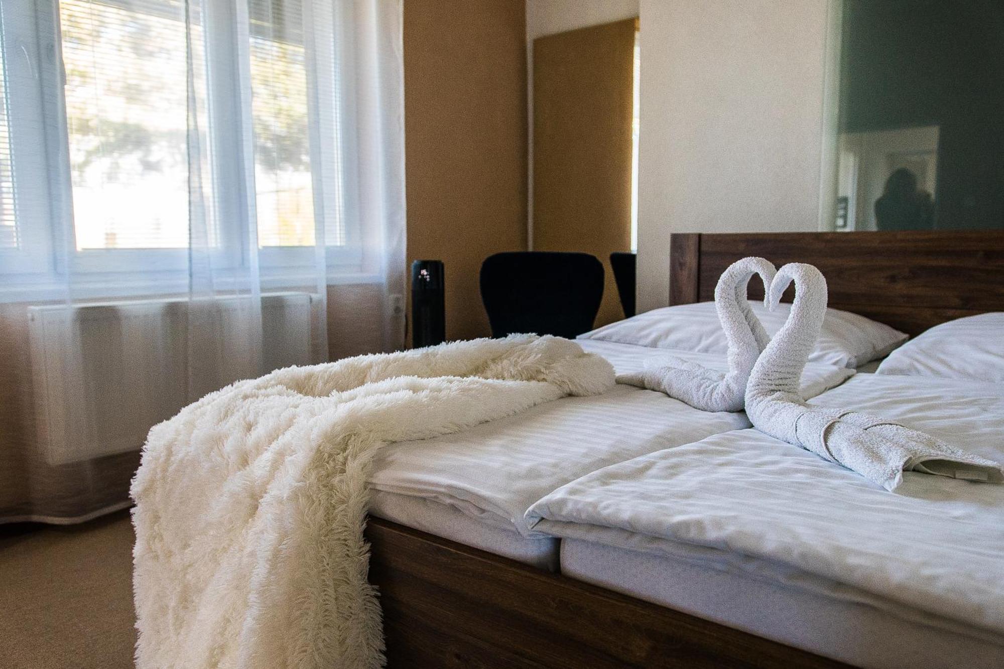 Aerocafe Hotell Partizánske Eksteriør bilde